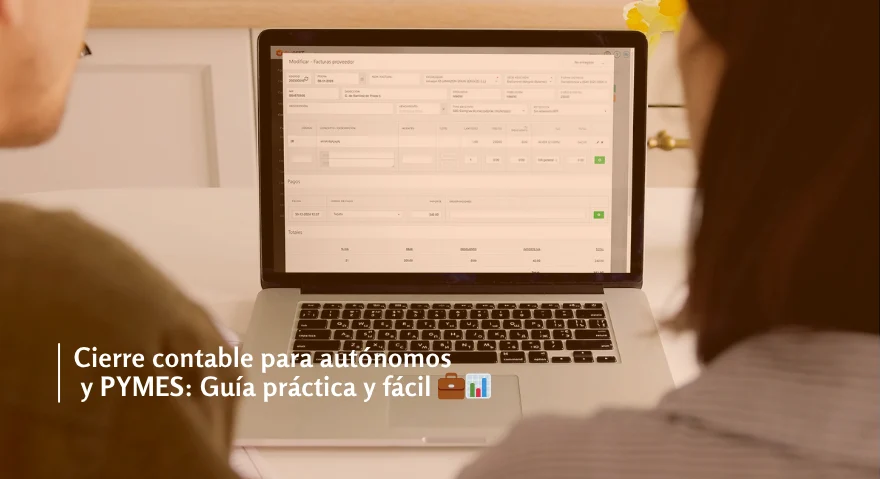 Portátil sobre una mesa con una guía práctica y fácil para el cierre contable