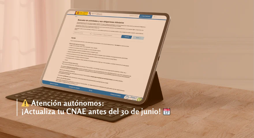 Tablet mostrando el portal de la Agencia Tributaria con un mensaje destacado que alerta a los autónomos sobre la actualización obligatoria del CNAE antes del 30 de junio