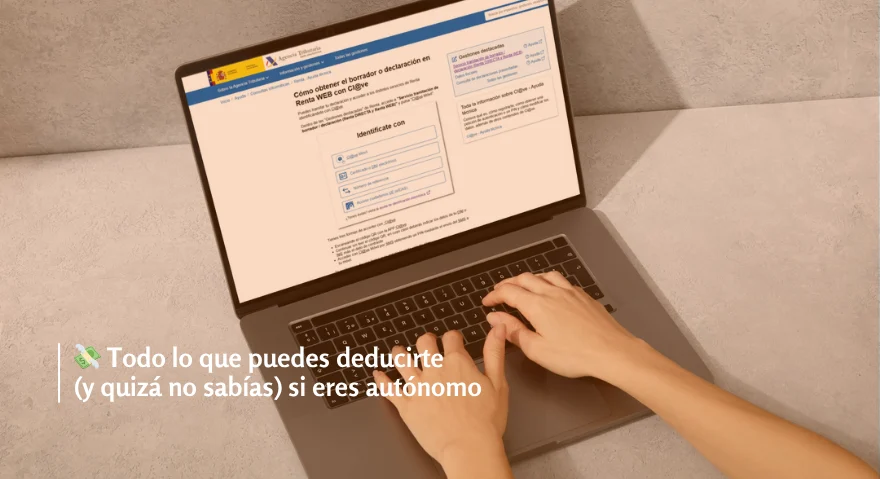 Ordenador portátil con la interfaz del borrador de la Declaración de la Renta en Hacienda abierta, sobre un escritorio minimalista de madera clara. En la imagen aparece el título Todo lo que puedes deducirte si eres autónomo (y quizá no sabías).